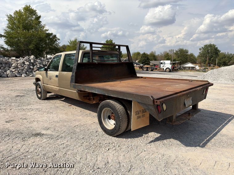 image for item EW8946 1994 Chevrolet C3500 Crew Cab flatbed pickup truck