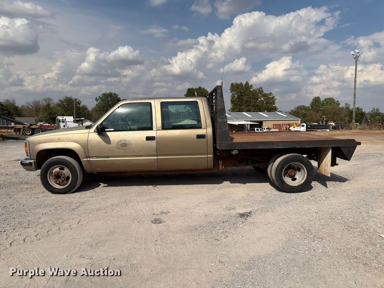 image for item EW8946 1994 Chevrolet C3500 Crew Cab flatbed pickup truck
