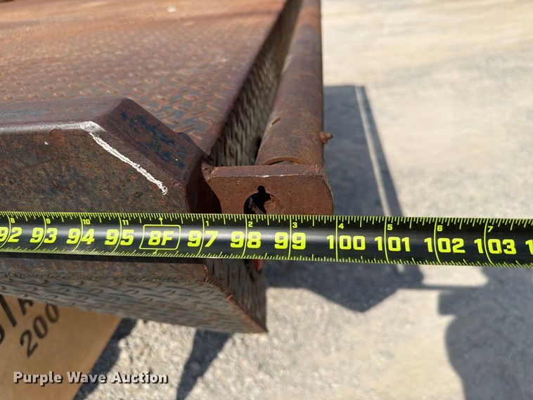 image for item EW8946 1994 Chevrolet C3500 Crew Cab flatbed pickup truck