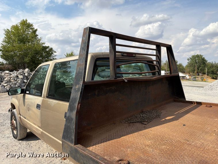 image for item EW8946 1994 Chevrolet C3500 Crew Cab flatbed pickup truck