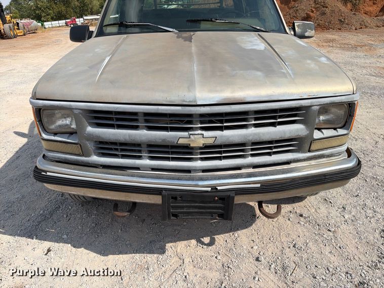 image for item EW8946 1994 Chevrolet C3500 Crew Cab flatbed pickup truck