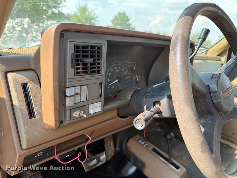 image for item EW8946 1994 Chevrolet C3500 Crew Cab flatbed pickup truck