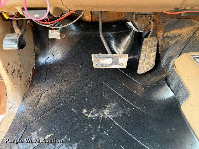 image for item EW8946 1994 Chevrolet C3500 Crew Cab flatbed pickup truck