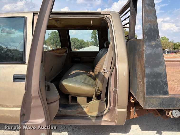 image for item EW8946 1994 Chevrolet C3500 Crew Cab flatbed pickup truck