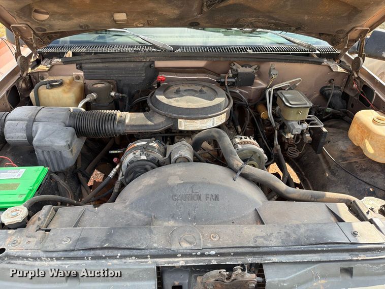 image for item EW8946 1994 Chevrolet C3500 Crew Cab flatbed pickup truck