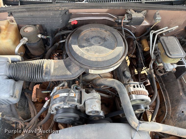 image for item EW8946 1994 Chevrolet C3500 Crew Cab flatbed pickup truck