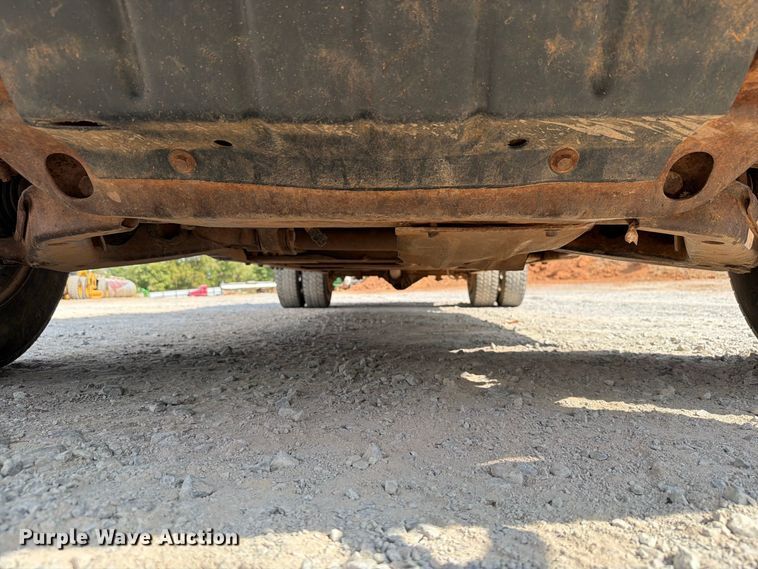 image for item EW8946 1994 Chevrolet C3500 Crew Cab flatbed pickup truck