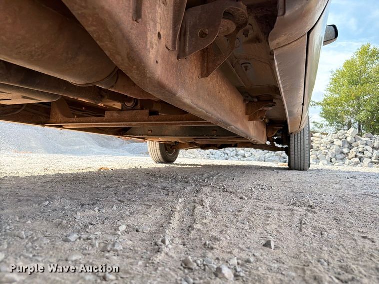 image for item EW8946 1994 Chevrolet C3500 Crew Cab flatbed pickup truck