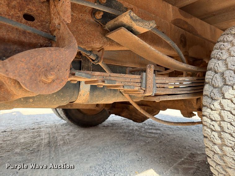 image for item EW8946 1994 Chevrolet C3500 Crew Cab flatbed pickup truck