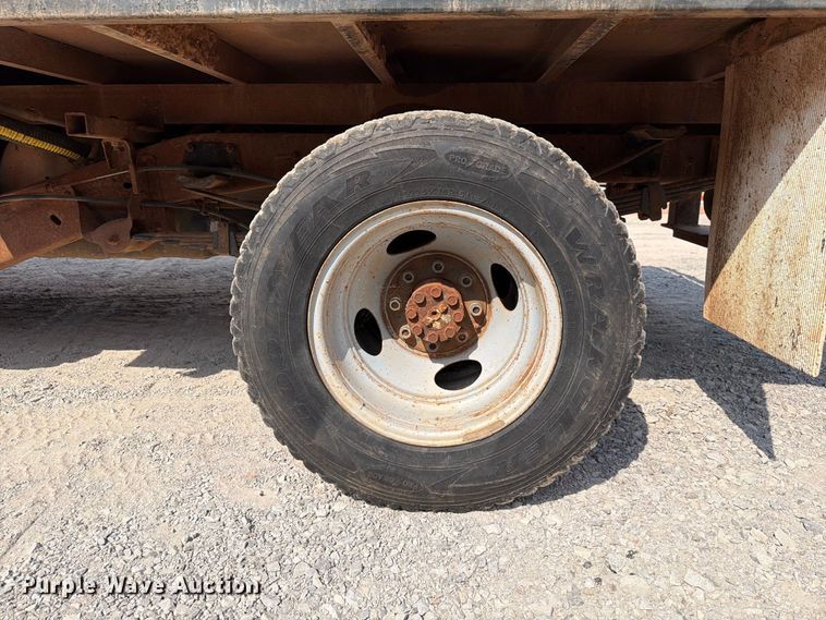image for item EW8946 1994 Chevrolet C3500 Crew Cab flatbed pickup truck