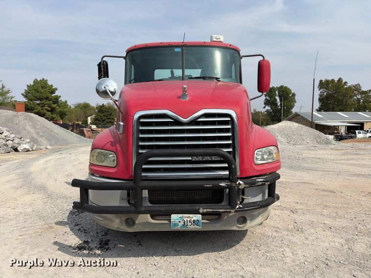 image for item EW8955 2014 Mack CXU612 semi truck