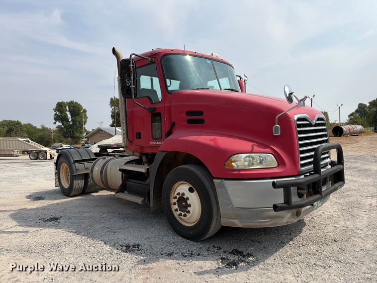 image for item EW8955 2014 Mack CXU612 semi truck