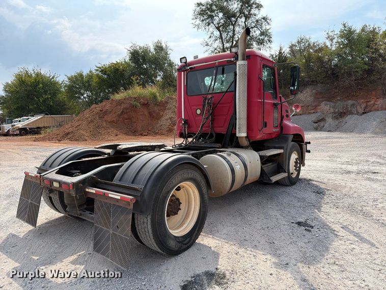image for item EW8955 2014 Mack CXU612 semi truck