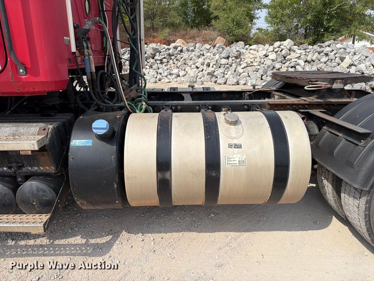 image for item EW8955 2014 Mack CXU612 semi truck