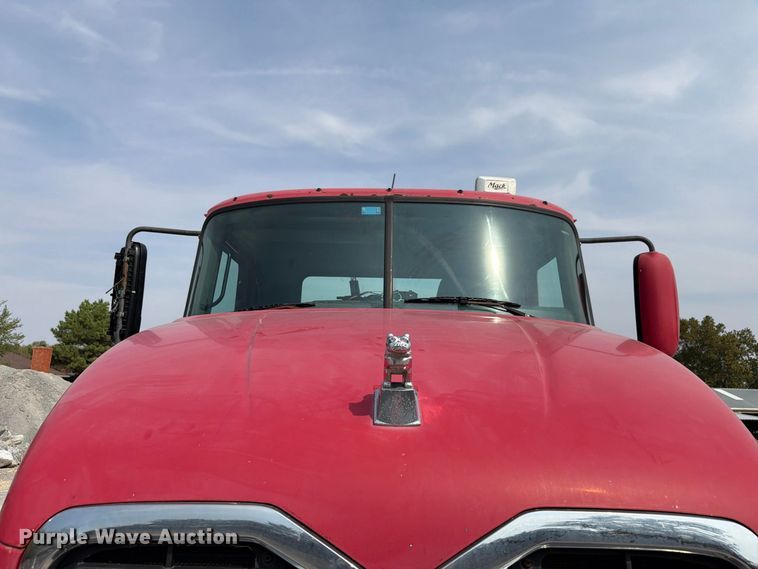image for item EW8955 2014 Mack CXU612 semi truck