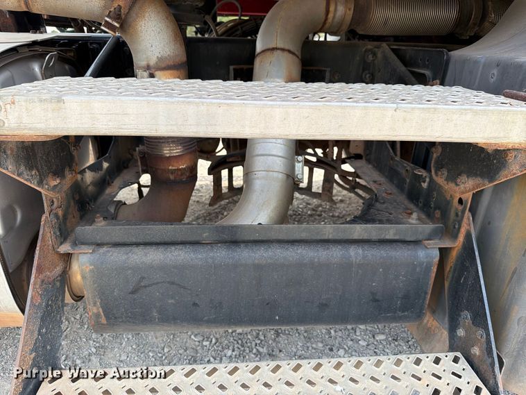 image for item EW8955 2014 Mack CXU612 semi truck
