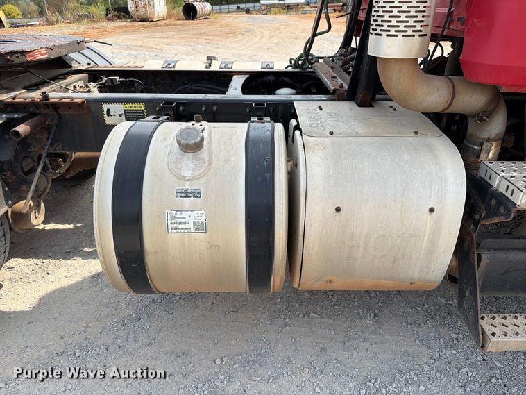 image for item EW8955 2014 Mack CXU612 semi truck