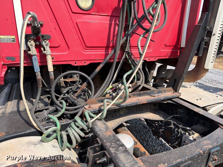 image for item EW8955 2014 Mack CXU612 semi truck