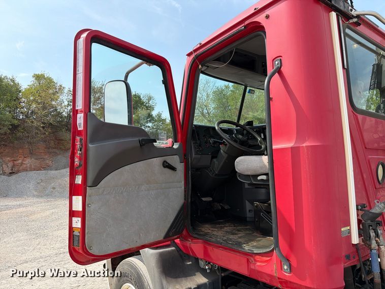 image for item EW8955 2014 Mack CXU612 semi truck