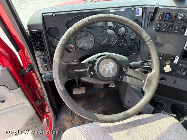 image for item EW8955 2014 Mack CXU612 semi truck