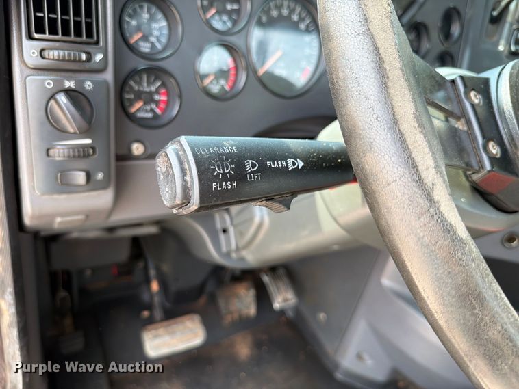 image for item EW8955 2014 Mack CXU612 semi truck