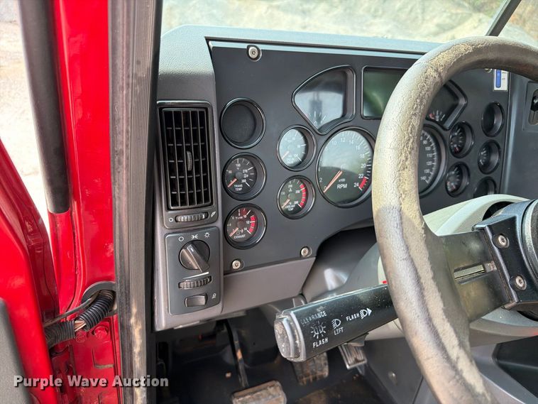 image for item EW8955 2014 Mack CXU612 semi truck