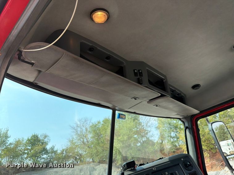 image for item EW8955 2014 Mack CXU612 semi truck