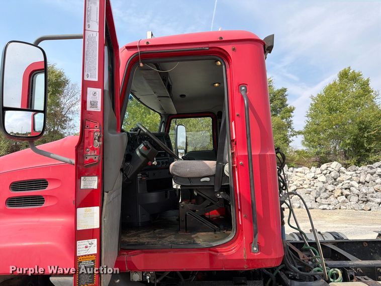 image for item EW8955 2014 Mack CXU612 semi truck