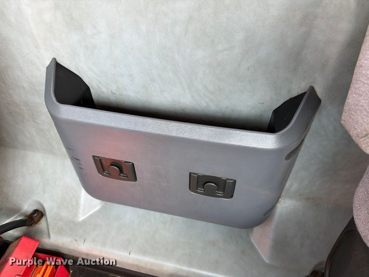 image for item EW8955 2014 Mack CXU612 semi truck