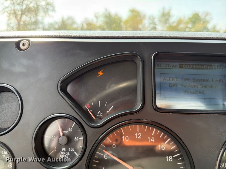 image for item EW8955 2014 Mack CXU612 semi truck