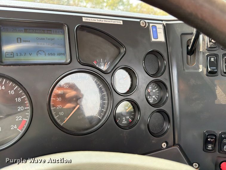 image for item EW8955 2014 Mack CXU612 semi truck
