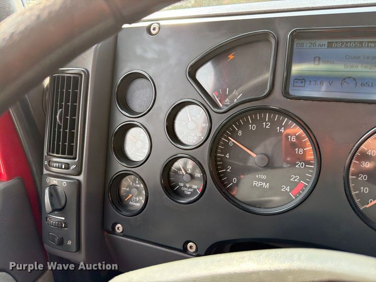 image for item EW8955 2014 Mack CXU612 semi truck