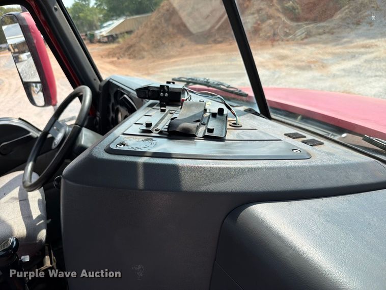 image for item EW8955 2014 Mack CXU612 semi truck