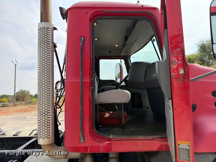 image for item EW8955 2014 Mack CXU612 semi truck