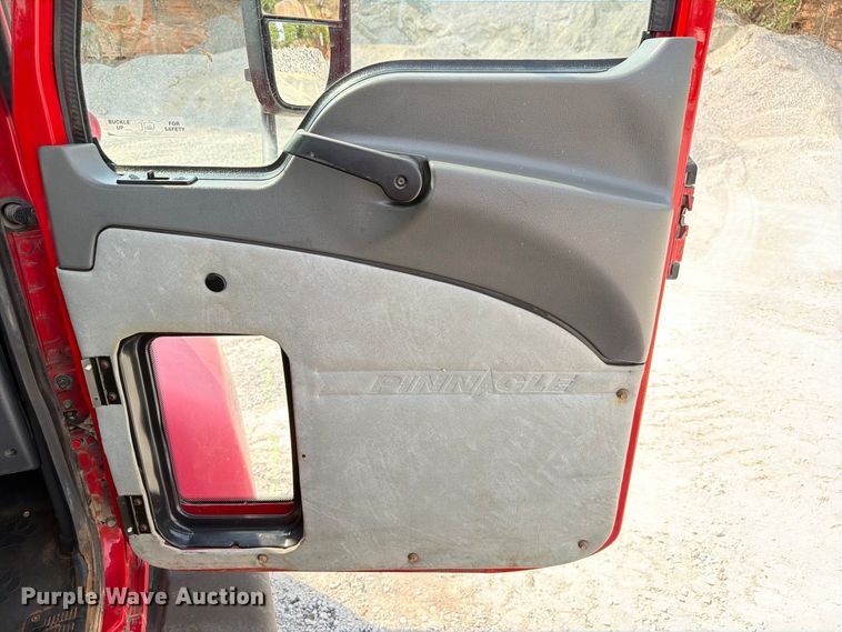 image for item EW8955 2014 Mack CXU612 semi truck