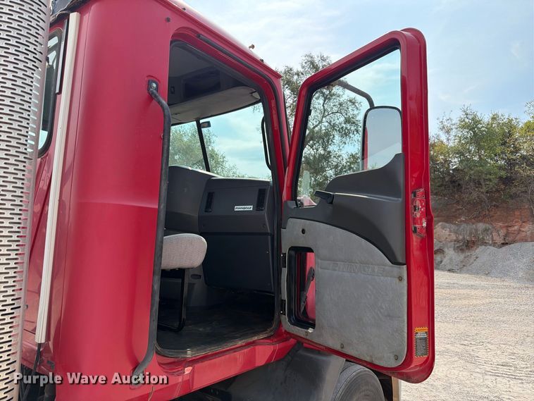 image for item EW8955 2014 Mack CXU612 semi truck