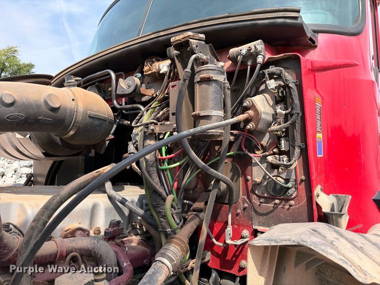 image for item EW8955 2014 Mack CXU612 semi truck