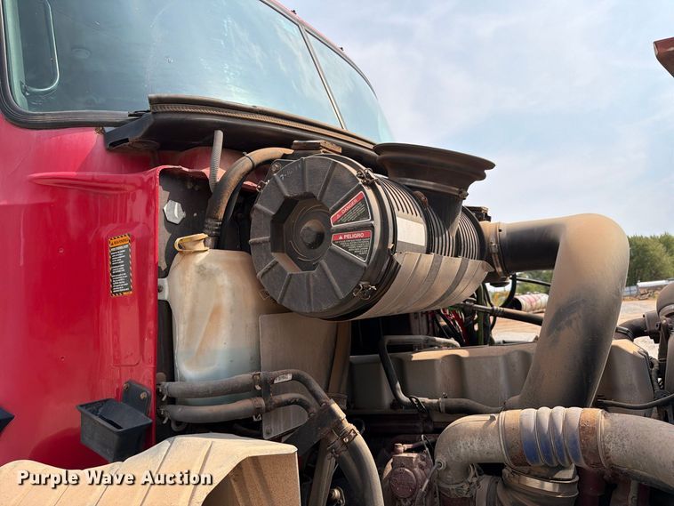 image for item EW8955 2014 Mack CXU612 semi truck