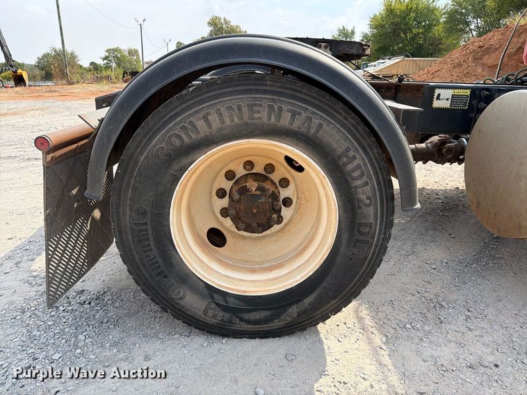 image for item EW8955 2014 Mack CXU612 semi truck