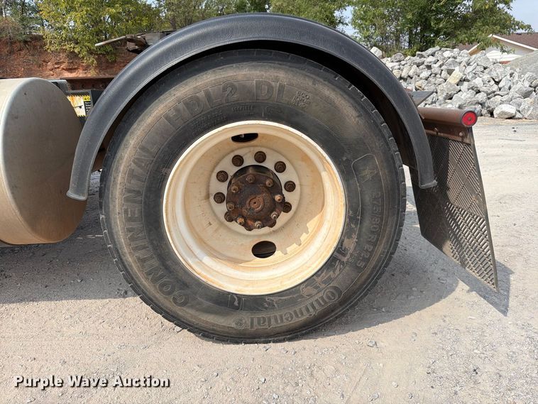 image for item EW8955 2014 Mack CXU612 semi truck