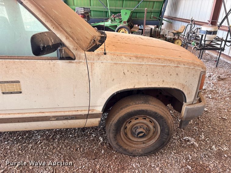 image for item EX0046 1993 Chevrolet GMT-400 Ext. Cab pickup truck