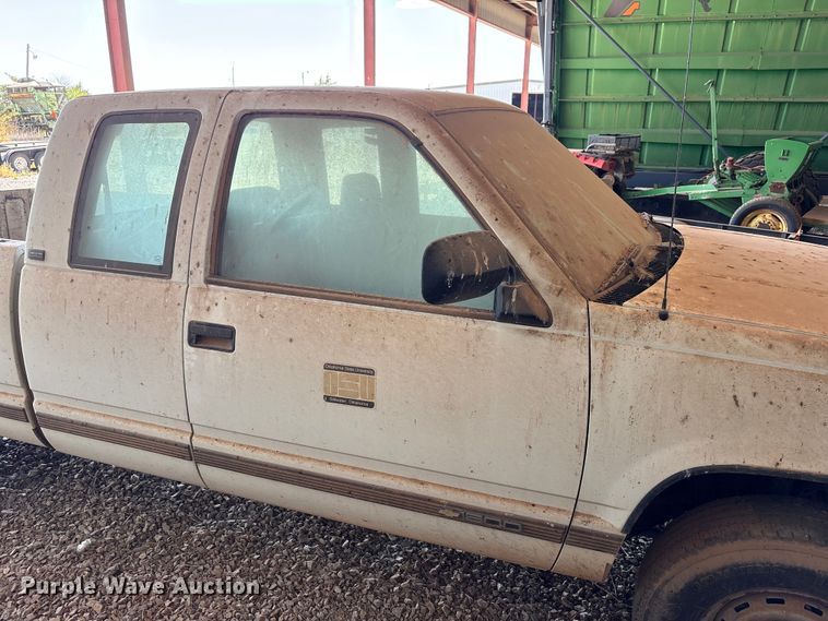 image for item EX0046 1993 Chevrolet GMT-400 Ext. Cab pickup truck