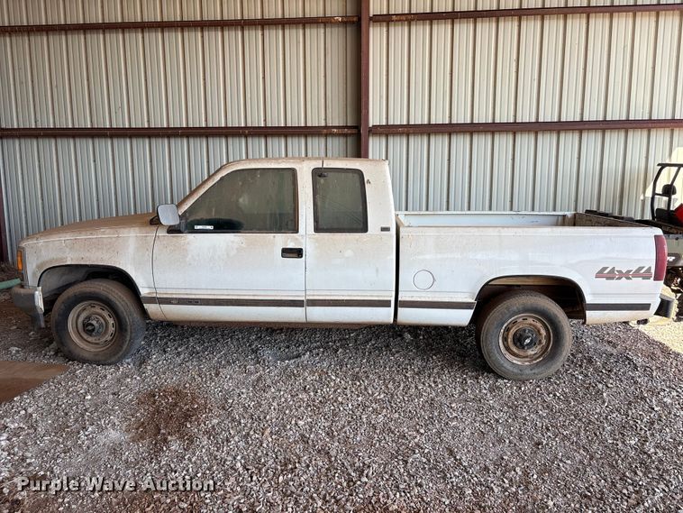 image for item EX0046 1993 Chevrolet GMT-400 Ext. Cab pickup truck