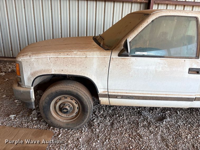 image for item EX0046 1993 Chevrolet GMT-400 Ext. Cab pickup truck