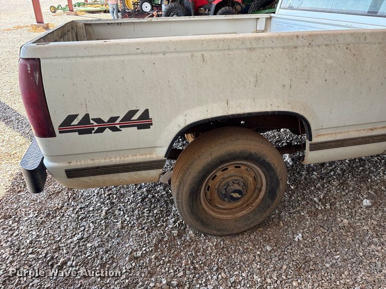 image for item EX0046 1993 Chevrolet GMT-400 Ext. Cab pickup truck