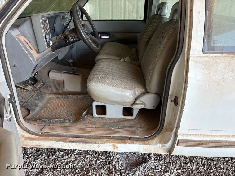 image for item EX0046 1993 Chevrolet GMT-400 Ext. Cab pickup truck