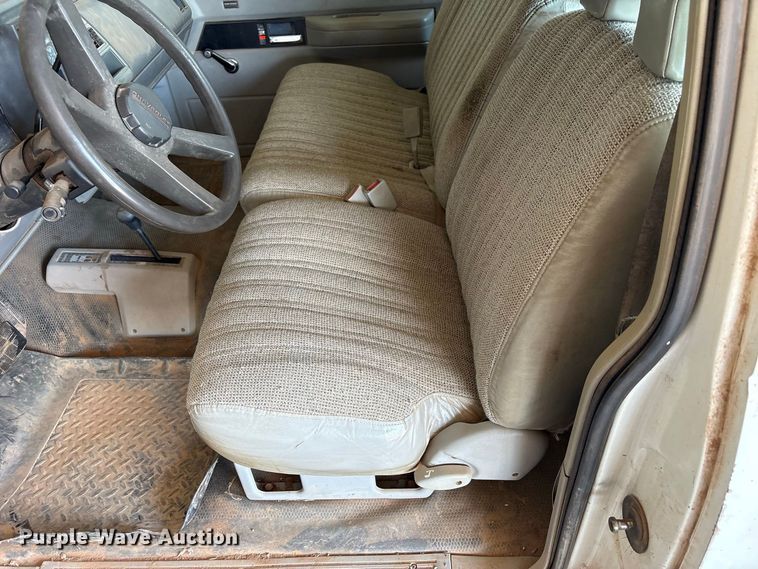 image for item EX0046 1993 Chevrolet GMT-400 Ext. Cab pickup truck