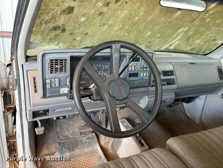 image for item EX0046 1993 Chevrolet GMT-400 Ext. Cab pickup truck