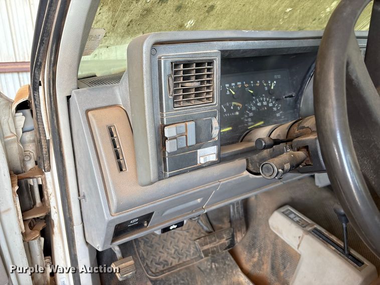 image for item EX0046 1993 Chevrolet GMT-400 Ext. Cab pickup truck