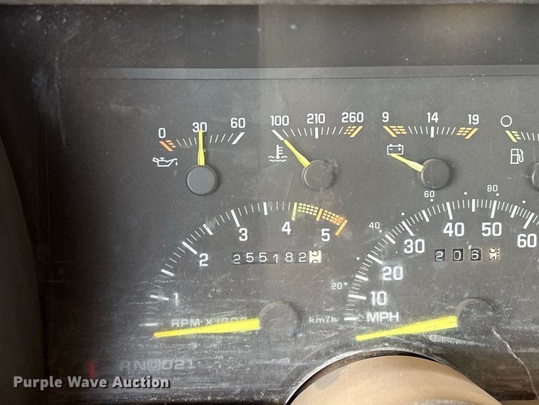 image for item EX0046 1993 Chevrolet GMT-400 Ext. Cab pickup truck